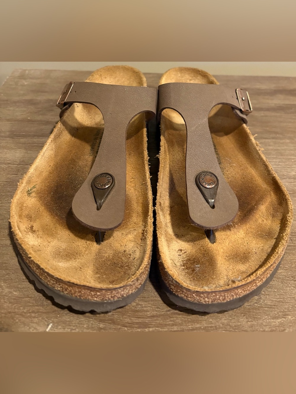 Women’s Birkenstock Gizeh brown leather sandals
